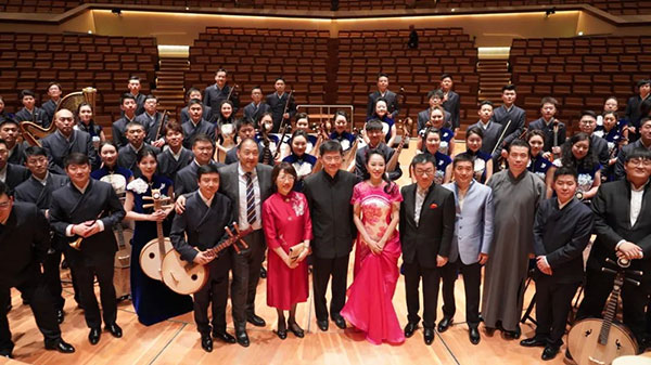 “”天地永樂(lè)·中國(guó)節(jié)“”音樂(lè)會(huì)演出人員合影。中國(guó)駐德國(guó)大使館供圖