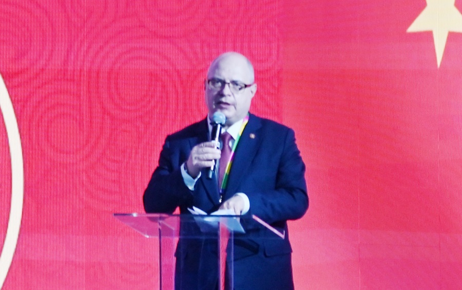 俄羅斯國家杜馬資產(chǎn)、土地和財產(chǎn)關(guān)系委員會主席兼俄中議員友好小組主席加夫里洛夫致辭。主辦方供圖