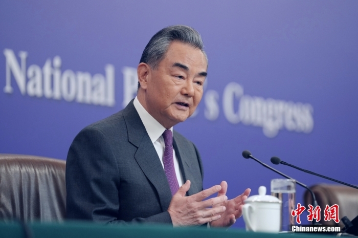 3月7日，十四屆全國人大二次會議在北京舉行記者會，中共中央政治局委員、外交部長王毅就中國外交政策和對外關(guān)系相關(guān)問題回答中外記者提問。<a target='_blank' href='/'><p  align=