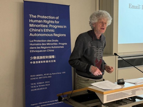 3月18日，由中國人權(quán)研究會主辦的“少數(shù)民族權(quán)利保障：中國西藏和新疆實(shí)踐”主題講座在瑞士日內(nèi)瓦舉行。圖為比利時知名藏學(xué)家安德烈·拉克魯瓦在講座上發(fā)言。新華社記者石松攝