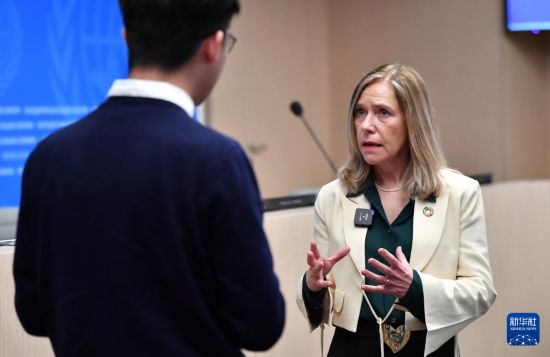 3月19日，在瑞士日內(nèi)瓦，世界氣象組織秘書長塞萊絲特·紹洛接受新華社記者專訪。新華社記者 連漪 攝