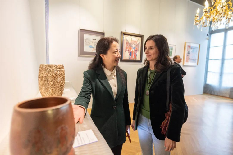 在巴黎遇見中國(guó)陶瓷——他們帶著“洋景漂”的作品來(lái)到歐洲