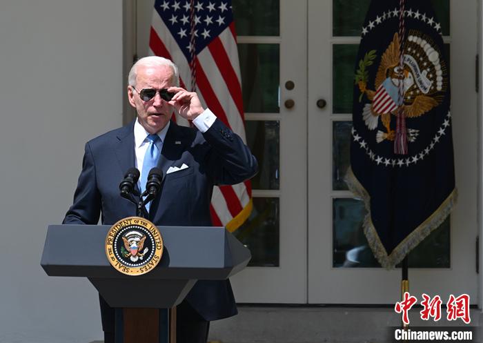 當(dāng)?shù)貢r間7月30日上午，美國總統(tǒng)拜登新冠檢測再次呈陽性。他此次沒有癥狀，但將采取隔離措施。資料圖為拜登7月27日解除隔離后在白宮發(fā)表講話。 <a target='_blank' href='/'><p  align=