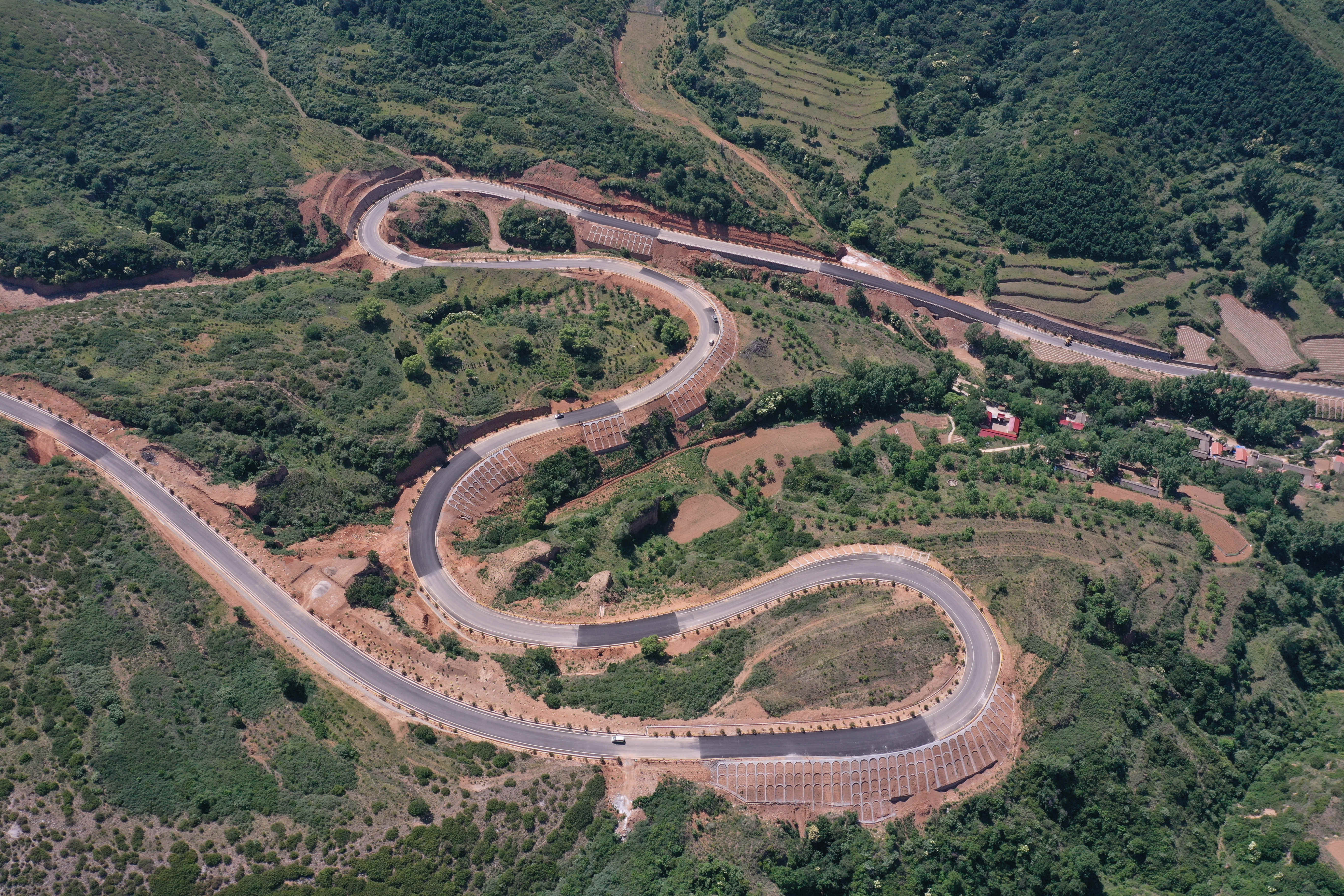 武鄉(xiāng)縣“四好農(nóng)村”航拍。張國平 攝