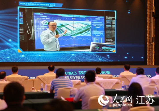 圖為浦口區(qū)集成電路企業(yè)介紹智能制造系統(tǒng)。浦口區(qū)委宣傳部供圖