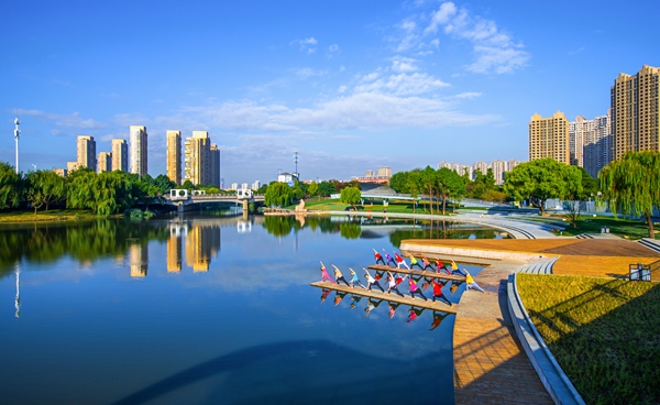 漫步街頭，科產(chǎn)城人融合的理念貫穿始終。無錫高新區(qū)管委會供圖