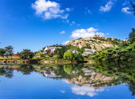 掩映于綠水青山間的朐山書(shū)院。丁躍進(jìn)攝