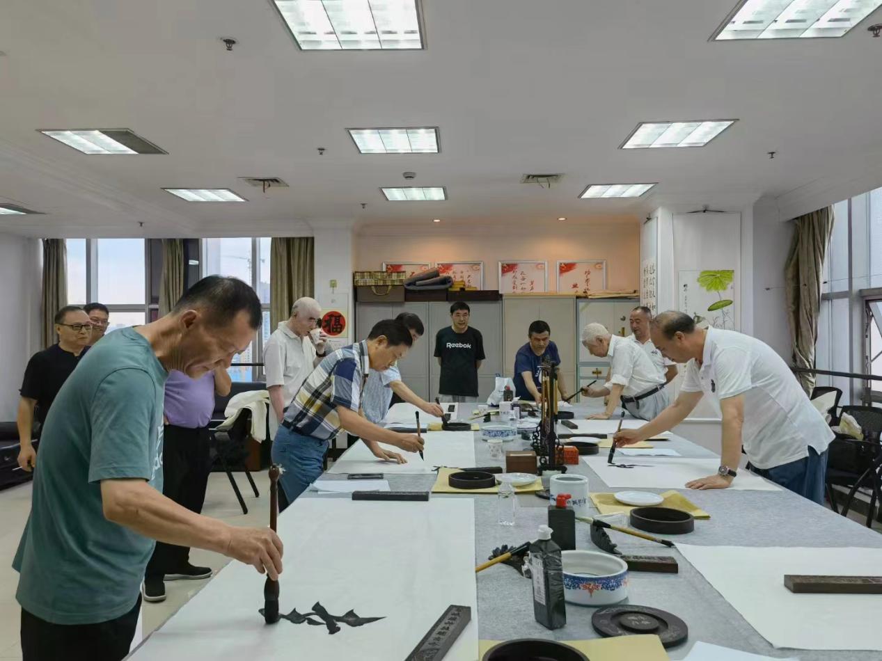 書畫作品創(chuàng)作交流活動(dòng)。鄧慧芳攝