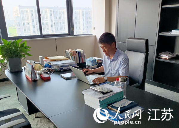 江蘇海安市2021年引進(jìn)的高端人才朱涼偉博士。人民網(wǎng)記者 王繼亮攝