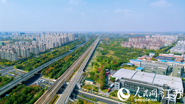 航拍幸福街道。人民網(wǎng)記者 王繼亮攝