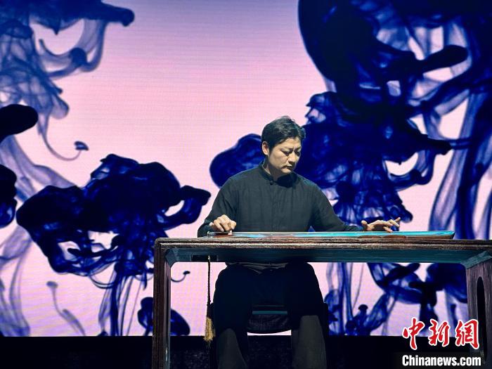 臺(tái)灣老師林法演奏《廣陵散》?！堺惥?攝