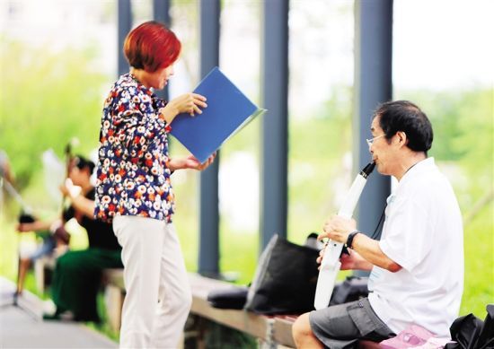 美舍河鳳翔濕地公園成為市民休閑的好去處。 南國都市報(bào)記者 汪承賢 攝