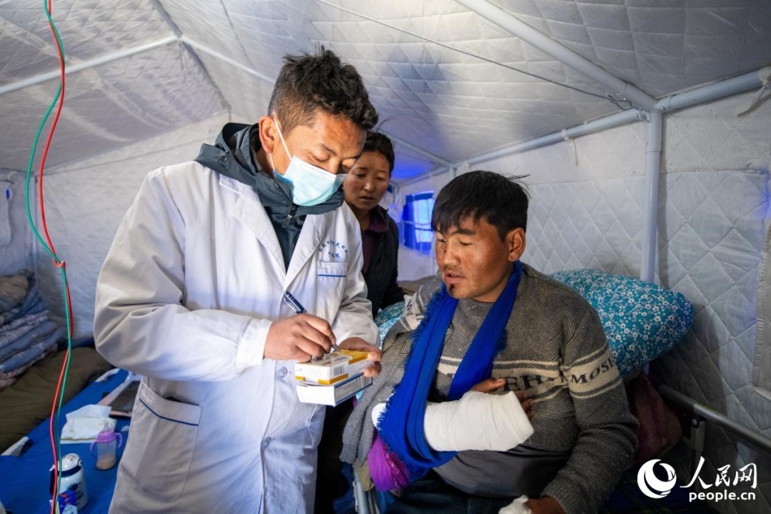 震中日記｜“謝謝，曼巴啦！”