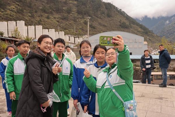 為驗證“高反風(fēng)險預(yù)測”小程序，這群高中生真去了趟高原