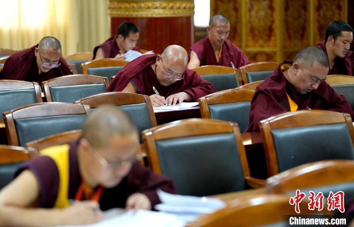 中國藏語系高級佛學院2025級高級學銜班招生考試西藏拉薩和四川阿壩考點順利結(jié)束