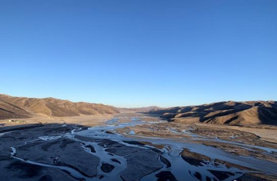 圖為三江源腹地，黃河流經(jīng)達日縣。（資料圖） 孫睿 攝 　　