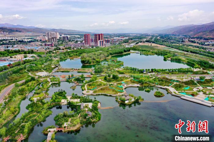 西北城市西寧立生態(tài)文明高地新典范：“一城山水、百園千姿”