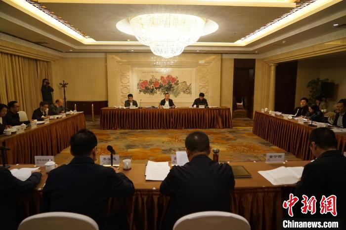 圖為座談會現(xiàn)場?！∨擞隄?攝