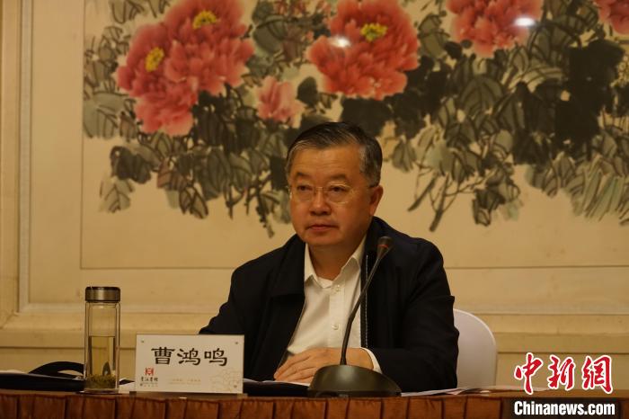 圖為全國人大常委會委員、全國人大華僑委員會副主任委員、致公黨中央副主席曹鴻鳴講話?！∨擞隄?攝