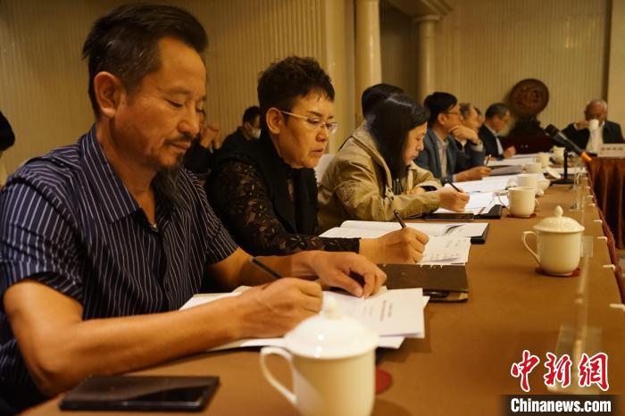 圖為座談會現(xiàn)場?！∨擞隄?攝