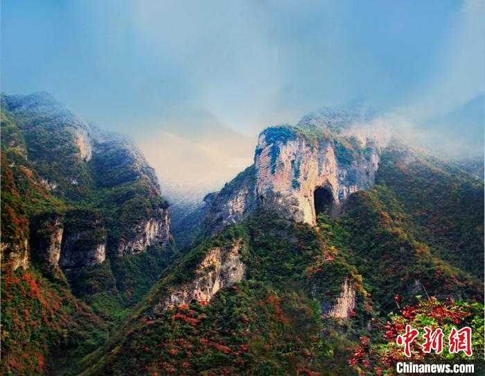 萬源魚泉地標(biāo)?！≈炱桨?攝