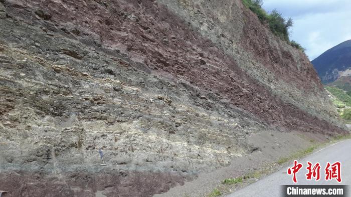 青藏高原東部始新世熱魯盆地的湖相沉積?！≈锌圃呵嗖馗咴?供圖