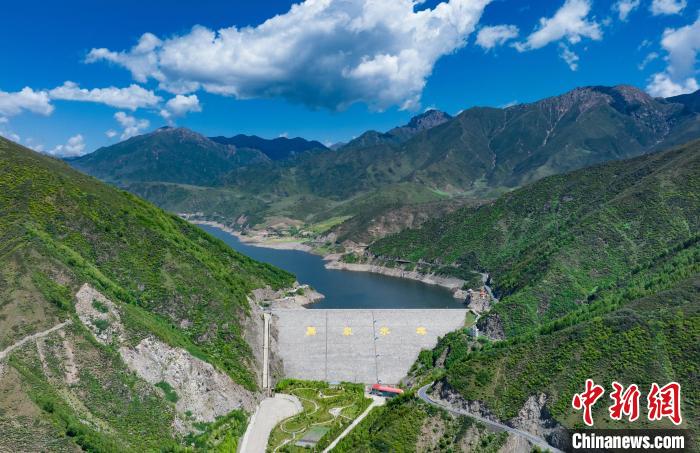 圖為引大濟(jì)湟黑泉水庫(kù)。(資料圖) 青海省水利廳 供圖