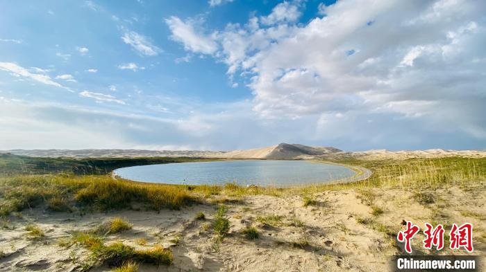 圖為青海湖沙島風光?！±罱瓕?攝