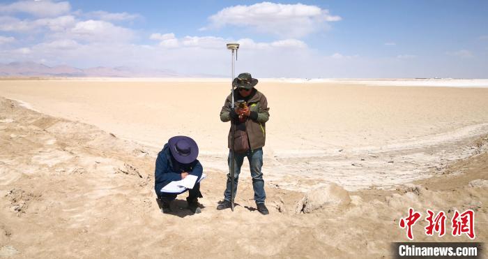 圖為鹽湖礦產(chǎn)資源國情調(diào)查。(資料圖) 柴綜院 供圖