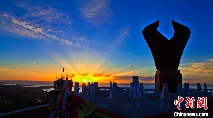 資料圖為果洛州境內(nèi)的黃河源頭牛頭碑?！」逯菸麄鞑抗﹫D