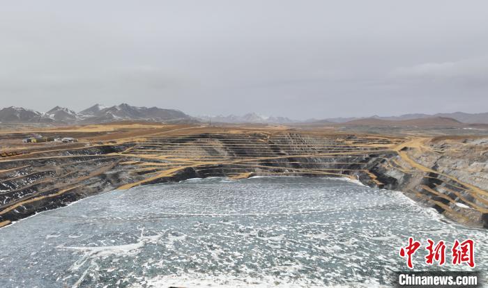 航拍圖為青海省海西蒙古族藏族自治州天峻縣木里礦區(qū)?！●R銘言 攝