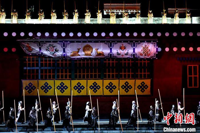 3月17日，西藏拉薩，《文成公主》大型史詩(shī)劇演出現(xiàn)場(chǎng)?！±盍?攝