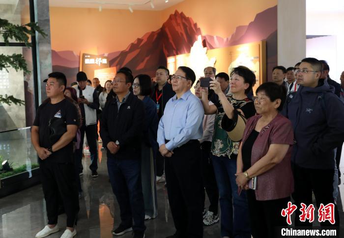 圖為臺商參訪祁連山國家公園生態(tài)科普館。　薛蒂 攝