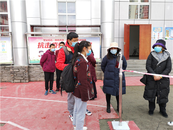 圖片默認(rèn)標(biāo)題_fororder_1、學(xué)生排隊(duì)進(jìn)入校園-攝影-左斌