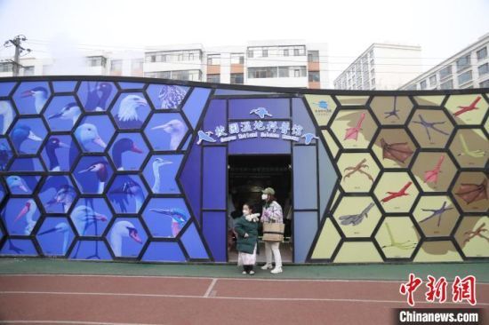 圖為西寧市第一中學(xué)濕地科普宣教館。　李江寧 攝