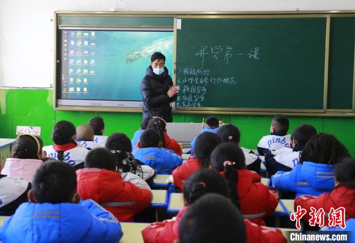 圖為學(xué)生正在上課?！●R銘言 攝