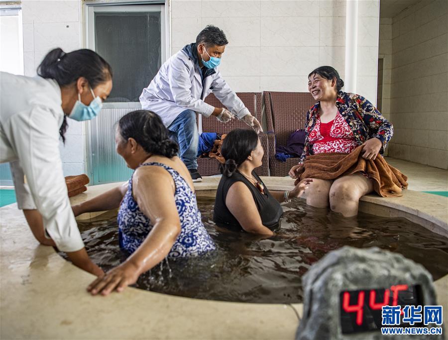 （新華全媒頭條·走向我們的小康生活·圖文互動）（10）扎西德勒，我們的新家園——西藏易地扶貧搬遷搬出幸福美好新生活