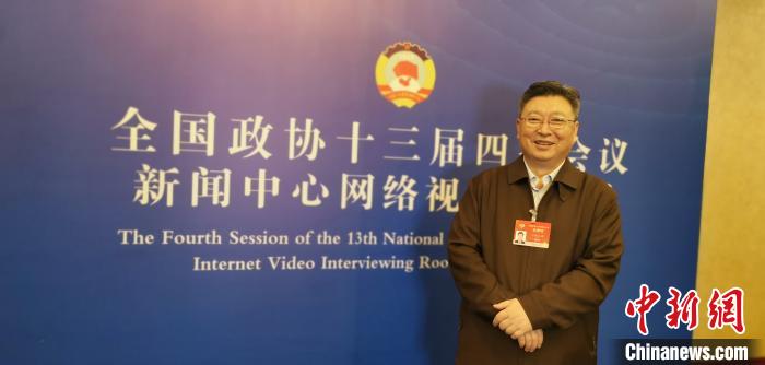 圖為全國(guó)政協(xié)委員、青海省統(tǒng)戰(zhàn)部部長(zhǎng)公保扎西。受訪者供圖