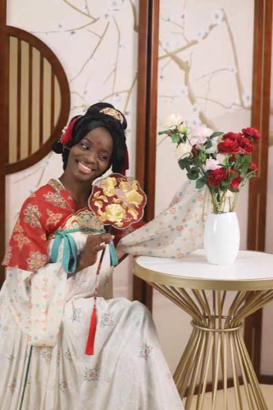 遇見(jiàn)中國(guó)|赤道幾內(nèi)亞的姑娘娜緹:“來(lái)中國(guó)學(xué)習(xí)是我一直以來(lái)的夢(mèng)想”