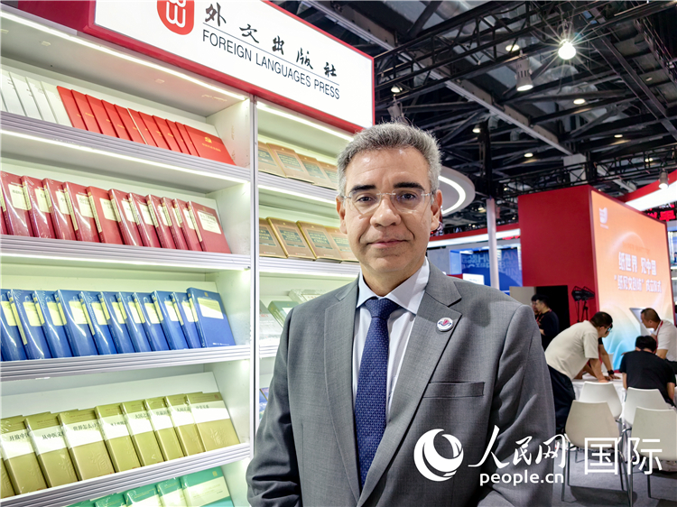 巴西東進(jìn)出版社社長(zhǎng)高文勇接受人民網(wǎng)專(zhuān)訪。人民網(wǎng)記者 符園園攝