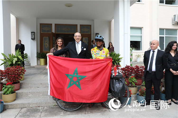 9月6日，摩洛哥駐華大使阿卜杜勒卡迪爾·安薩里在大使官邸舉行儀式，歡迎并招待卡里姆·穆斯塔。人民網(wǎng)記者 王晶攝