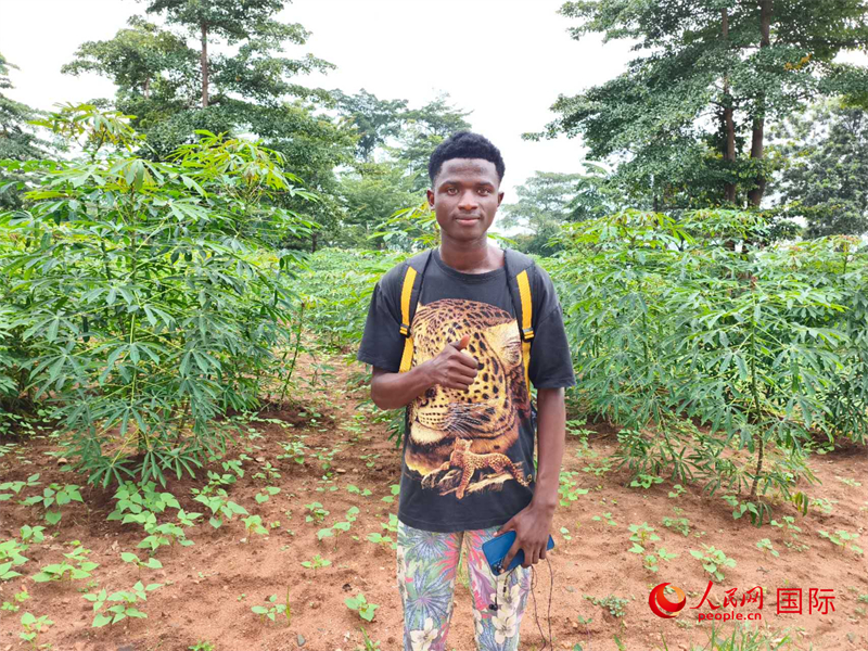 中文系的一位當?shù)貙W(xué)生。 人民網(wǎng)記者 黃培昭攝