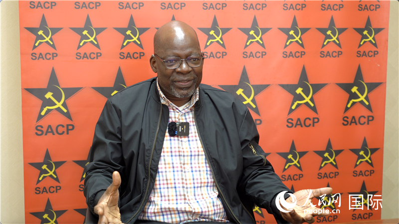 南非共產(chǎn)黨總書記索利 馬派拉接受人民網(wǎng)記者采訪。人民網(wǎng) 劉暢攝