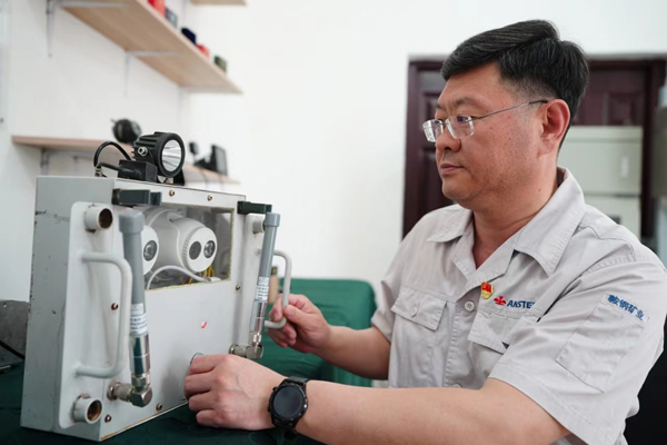 工作中的馬連成。受訪者供圖