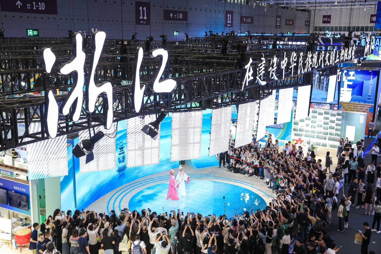 越劇《梁?！穫涫軈⒄褂^眾喜愛。主辦方供圖