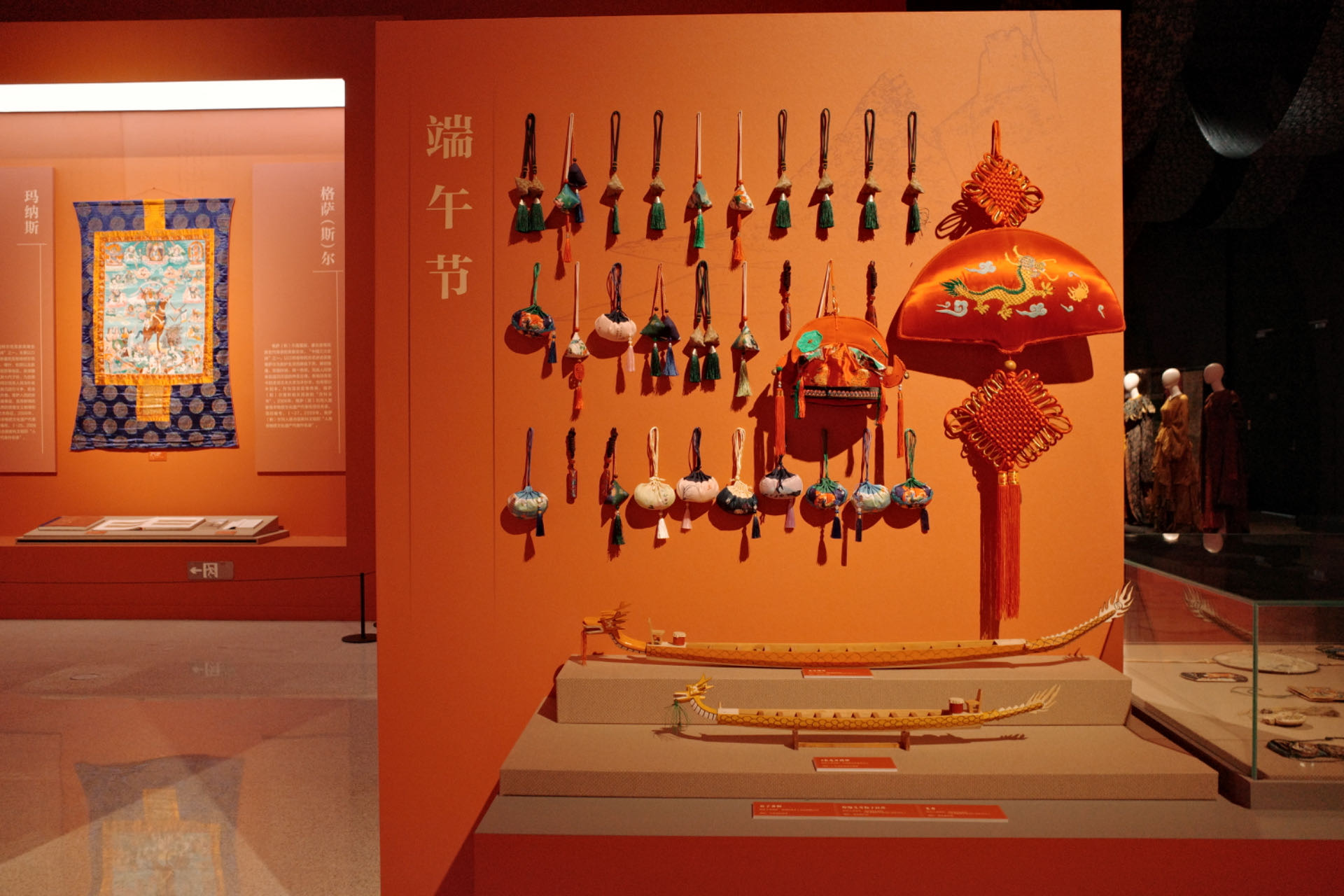 “氣象萬千——中國非遺保護(hù)實(shí)踐主題展”展示了端午節(jié)主題的非遺。人民網(wǎng)記者 劉微攝