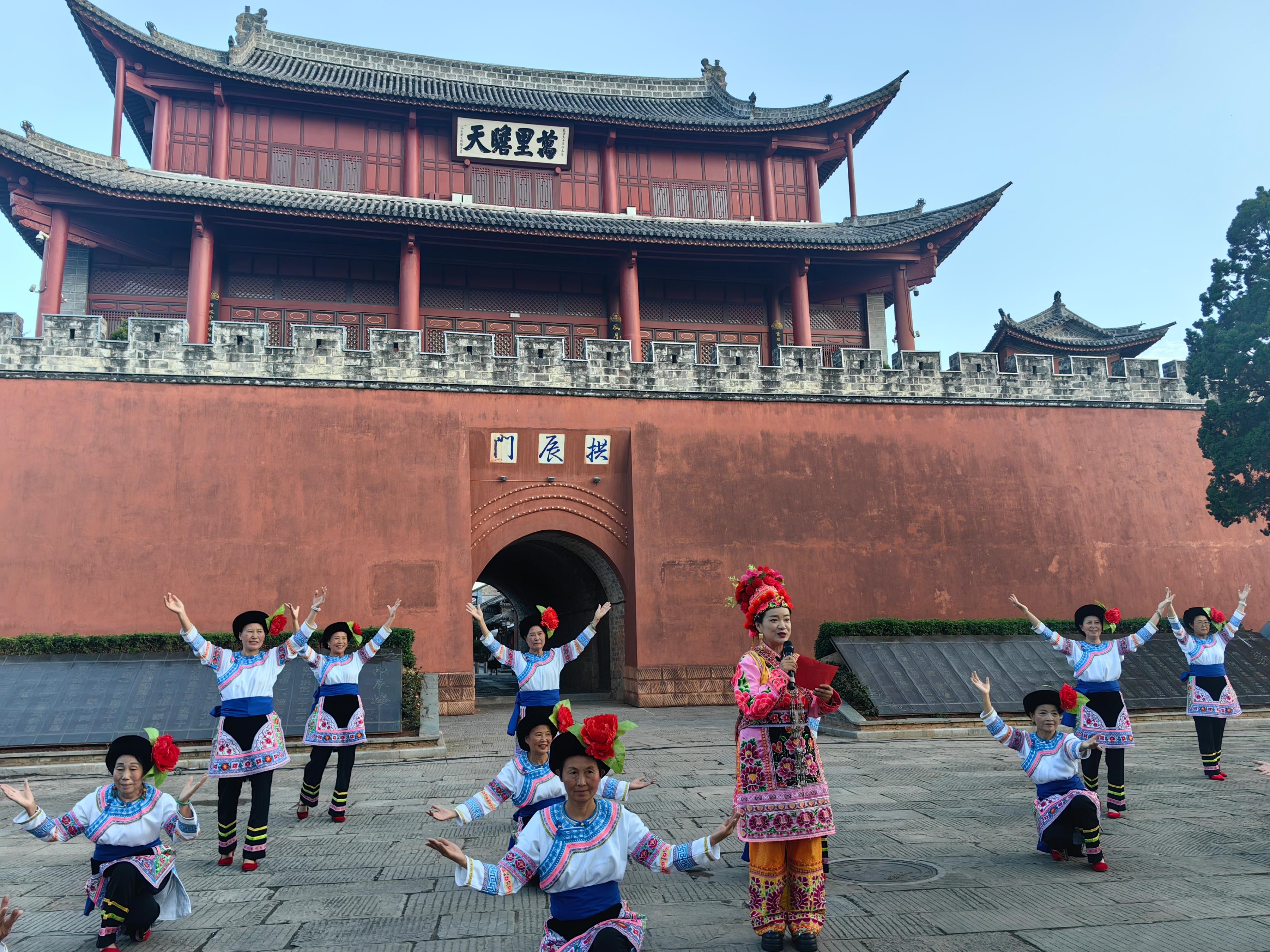 云南大理巍山舉辦普法宣傳活動。人民網(wǎng)記者 孝金波攝