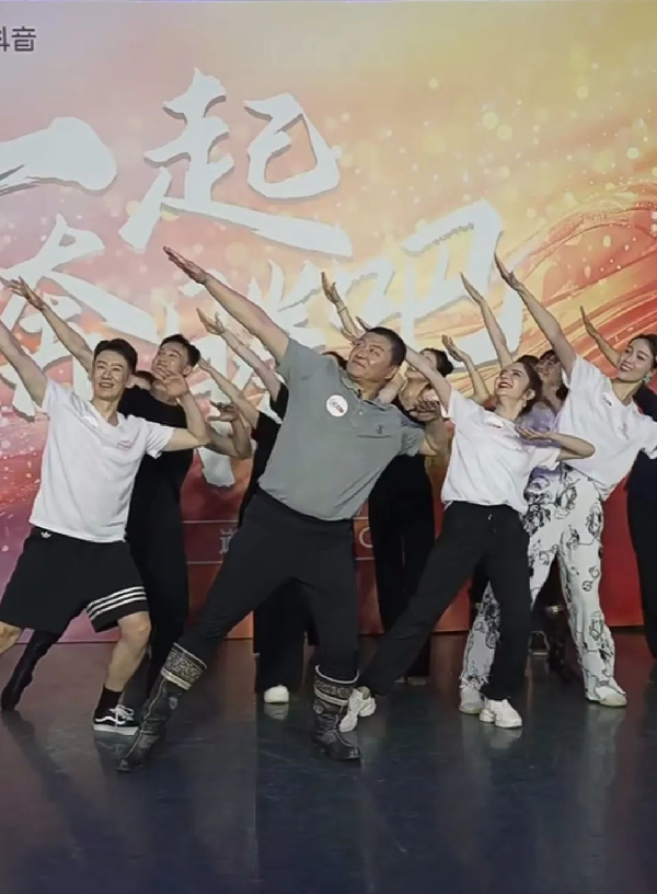 講好中華民族共同體故事，讓網(wǎng)絡(luò)“連心”更“聚心”