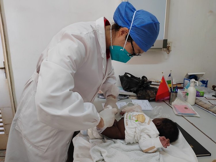 第20批援中非中國醫(yī)療隊:不以山海為遠(yuǎn) 傳播仁心仁術(shù)