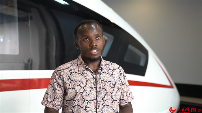 北京交通大學(xué)肯尼亞籍留學(xué)生卡里烏接受人民網(wǎng)采訪。人民網(wǎng) 周琳佳攝